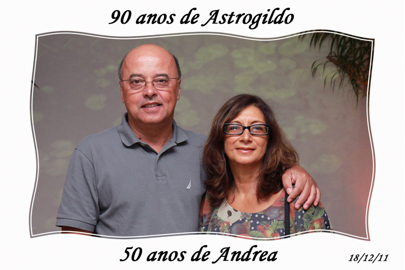 Fotos de Astrogildo e Andrea - 18.12.11. Foto numero 30 da Social Click Fotografia Digital, do Rio de Janeiro, RJ, que faz fotos divertidas, fotos malucas, fotos com fantasias, fotos na hora, fotografia maluca, fotografia divertida com molduras personalizadas. valerio miguel album de assinatura ao vivo camarim movel v&v foto brinde digital social click fotos divertidas malucas maluca animadas animado fotografias no rio janeiro para casamentos albuns