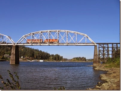 IMG_9282 PNWR GP39-2 #2307 on the Lake Oswego Railroad Bridge on October 26, 2007