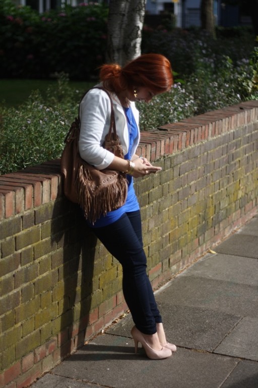 [Outfit%2520Cobalt%2520Blue%252001%255B2%255D.jpg&description=Outfit: Cobalt Blue & White')]