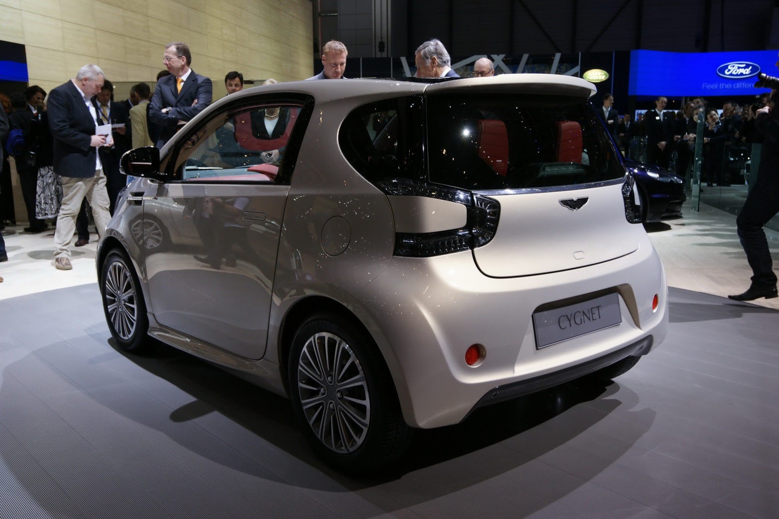 [Aston-Martin-Cygnet-11%255B2%255D.jpg]