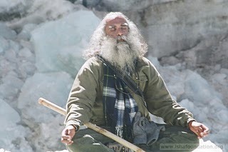 [gallery-Celebrations_at_Isha-2002_Himalayan_Dhyanyatra-gomukh1.jpg%255B3%255D.jpg]