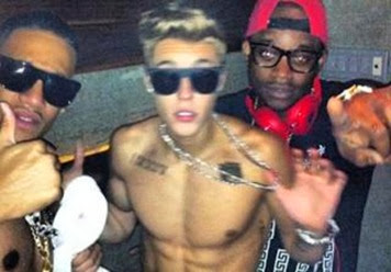 Justin Bieber é preso após dirigir alcoolizado e apostar racha Justin Bieber é preso após dirigir alcoolizado e apostar racha