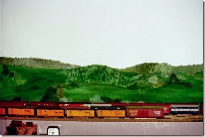 55389543-11 Dad's Layout in Spring 2004