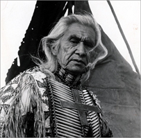 c0 Chief Dan George in 1970. Chief Dan George (Jul 24, 1899 - Sept 23, 1981), born Geswanouth Slahoot , was a chief of the Tsleil-Waututh Nation in North Vancouver, British Columbia, Canada. He was an author, poet, and an Academy Award-nominated actor. I have enormous respect for Native Americans and would like to learn more about the many Native American nations that were here before us.
