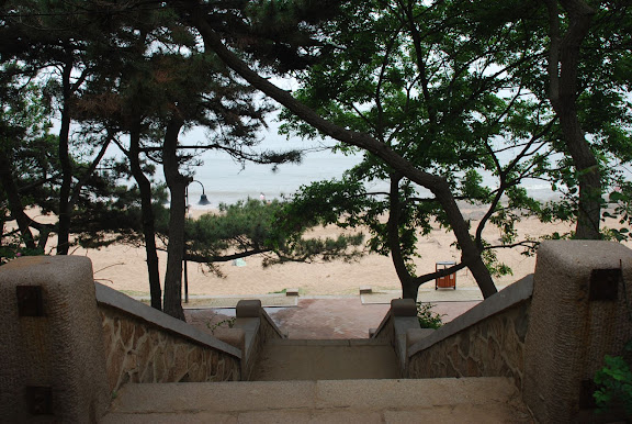 Qingdao - Badaguan - De l'autre côté, la plage