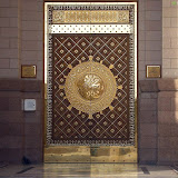 Masjid-Al-Nabawi-in-Madinah-Saudi-Arabia-door.jpg