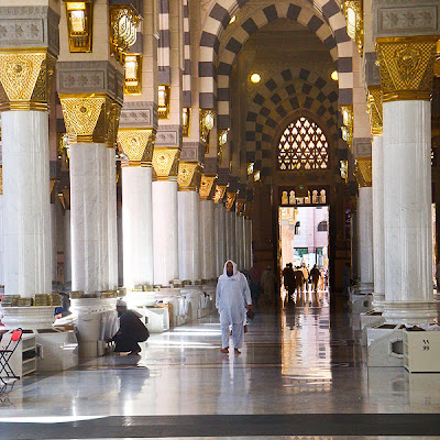 the-holy-prophets-mosque-in-madinah-3.jpg