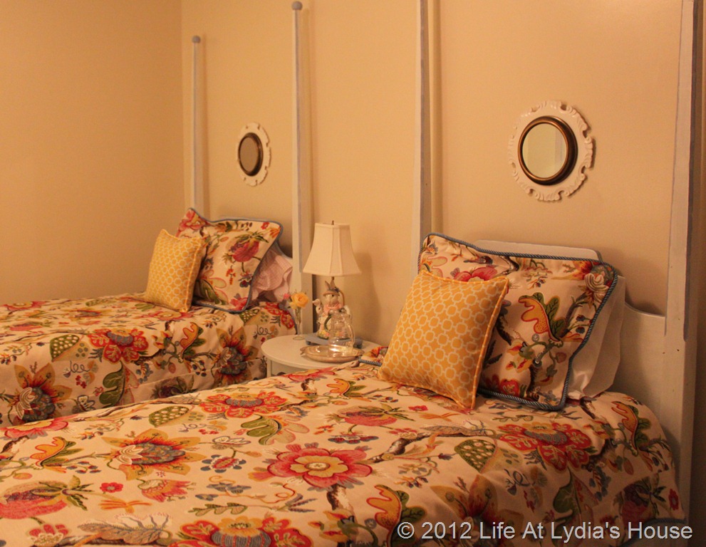 [twin%2520beds%255B12%255D.jpg]