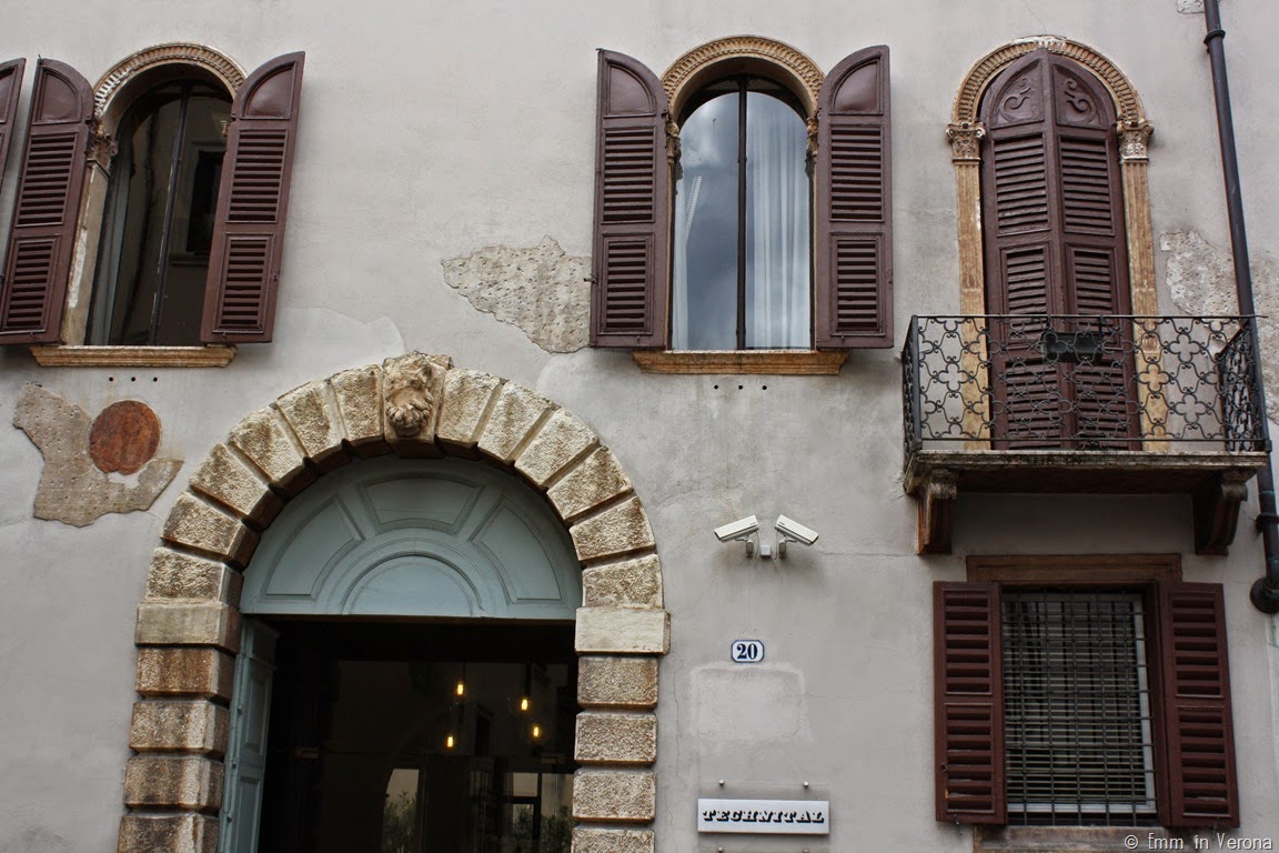 [Windows-and-Doorways-of-Verona-107.jpg]