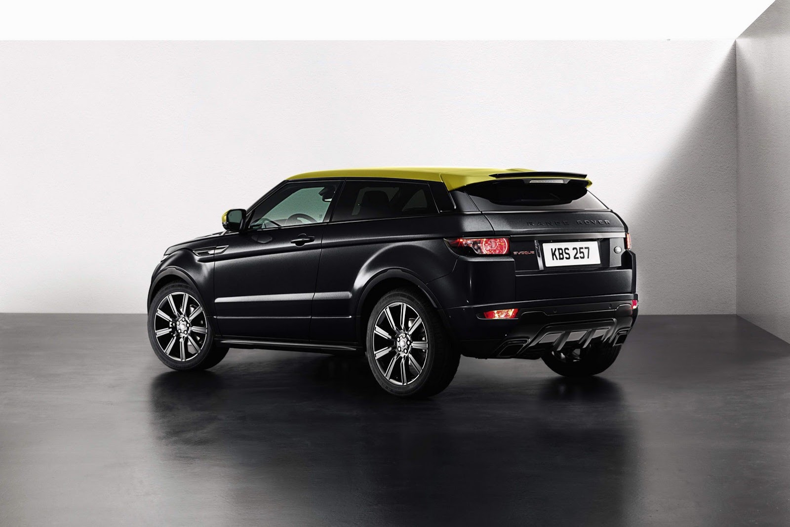 Range-Rover-Evoque-Sicilian-Yellow-Limited-7%255B2%255D.jpg