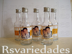 Garrafinha personalizada
    : R$ 3,50 - personalizada cheia  / cento: R$330,00.
    : R$ 2,50 - personalizada vazia / cento: R$230,00.
    : min. 40 unids para ambas as opções.
    : Medidas= 11,5x3,5 cm.
    : Capacidade= 55ml.
    : Opcional lacinho de cetim no gargalo: R$ 0,50 unid.
    : Devido a periculosidade, somente comercializamos a garrafinha vazia para envios via Correios.
    : As garrafinhas possuem tampa de rosca o que possibilita o preenchimento do conteúdo após o recebimento da encomenda.