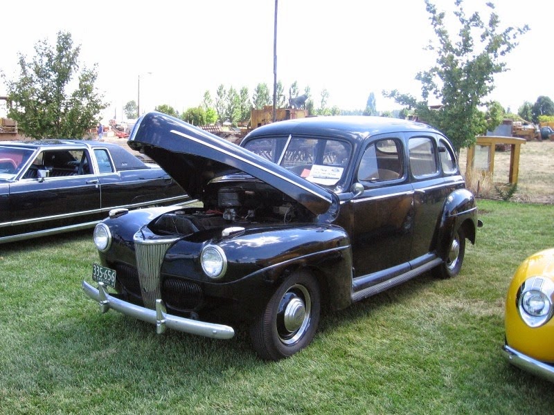 [IMG_8073-1941-Ford-Fordor-Sedan-at-A%255B1%255D.jpg]
