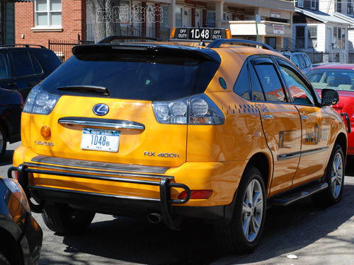 Taxi in Dubai: MW 745, Mercedes-Benz 600, Mercedes-Benz E240 Wagon, Porsche Cayenne, Porsche GTS, Toyota RAV4, Lamborghini
