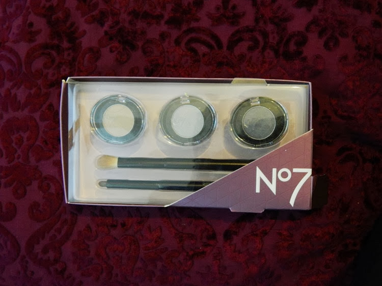 No7 ultimate eye collection