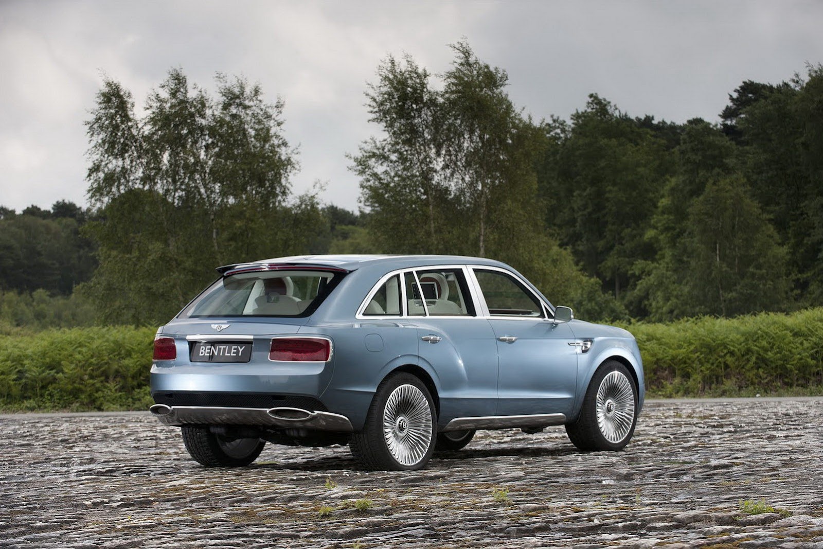 [Bentley-EXP-9-F-4%255B2%255D.jpg]