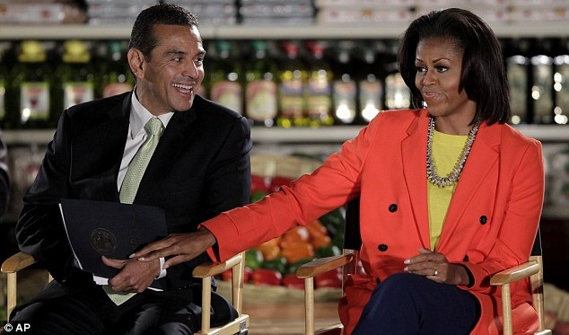 [villaraigosa%2520mo%2520LA%2520northgate.jpg]