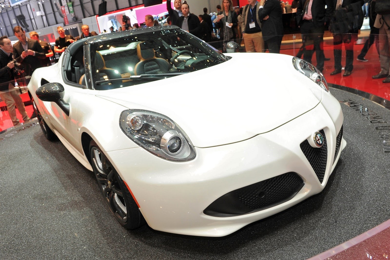 [Alfa-4C-headlights-1%255B3%255D.jpg]