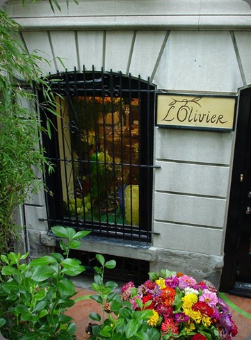 189219_145760288821441_145325025531634_286676_1128181_n L'Olivier Floral Atelier