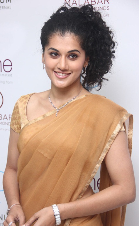 [tapsee_exclusive_photo_in_saree%255B5%255D.jpg]