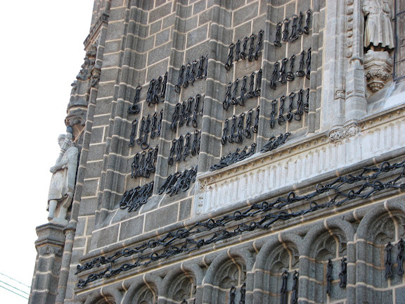 This church was built by Queen Isabel. The shackles were nailed to the side of the church to represent the Christians' freedom from the slavery they endured under Muslim rule.