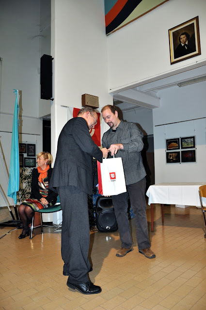 FKNG_2012_Solkan_12_zahvala ravnatelju sole.jpg