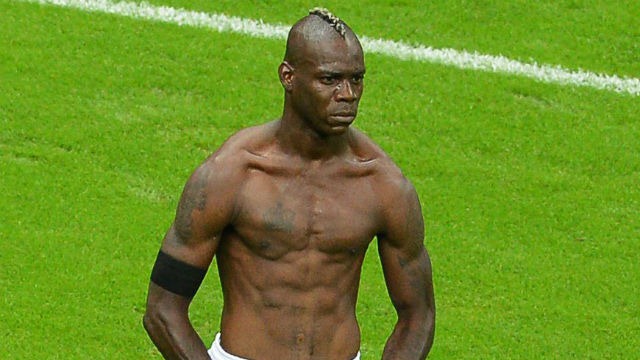 [Mario%2520Balotelli%2520diz%2520que%2520gostaria%2520de%2520lutar%2520no%2520UFC%255B2%255D.jpg]