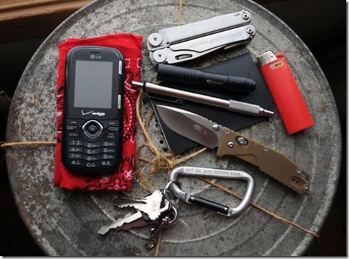 what_men_carry_in_their_pockets_640_09