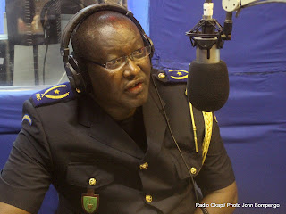 Le général Charles Bisengimana au studio de Radio Okapi le 26/09/2011 à Kinshasa/ Ph. John Bompengo