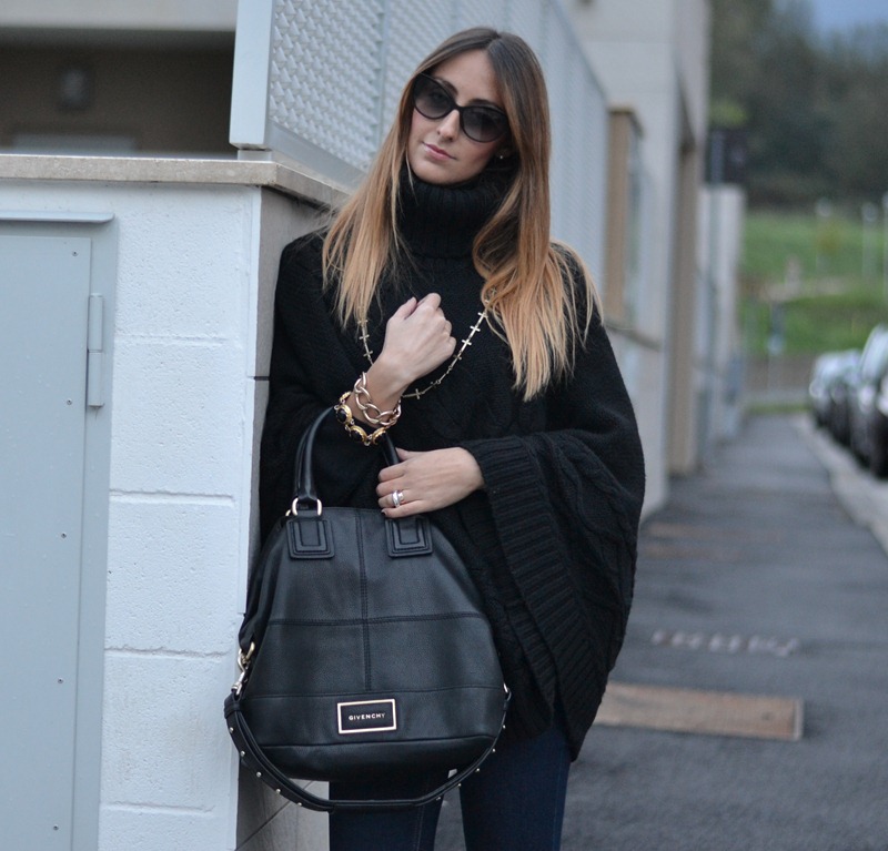 LdiR - l' Artigiano di Riccione, stivali Indianini, Cheap Monday jeans, Givenchy Bag, Italian Fashion Bloggers, Fashion Blogger Italiani, Fashion Blogger Toscani, Fashion blogger Firenze, Florence fashion Blogger, Outfit, Look of the day, Primark Necklace, primark, poncho, Dior Sunglasses