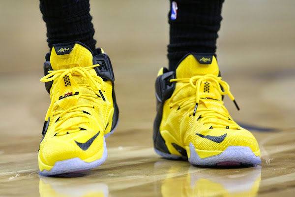 LeBron James Drives a Taxi Styled LeBron 12 vs Pelicans