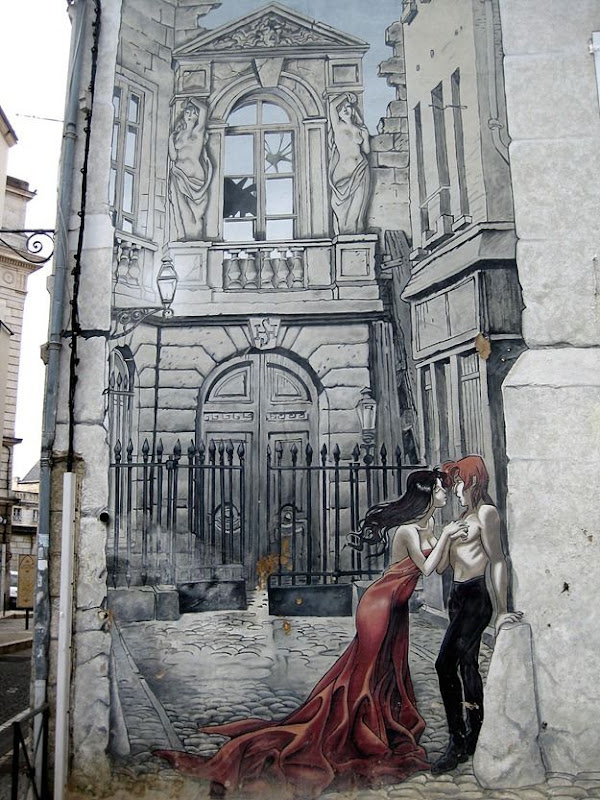 Street Art French Angouleme Couple embracing on wall.png Street Art French Angouleme Couple embracing on wall.png