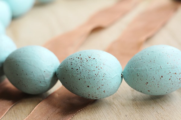 [DIY%2520speckled%2520egg%2520wreath%2520at%2520Crafts%2520Unleashed%255B3%255D.jpg]
