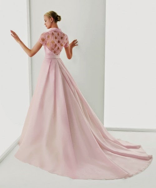 [Vestido-de-novia-en-color-rosa-con-encaje-en-la-espalda-Foto-Rosa-Clar%25C3%25A1-500x602%255B4%255D.jpg]