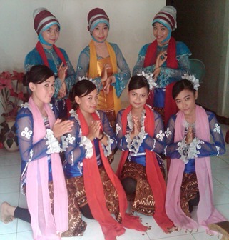 Seni Tari Budaya Jawa (IKIP Madiun) Seni Tari Budaya Jawa (IKIP Madiun)