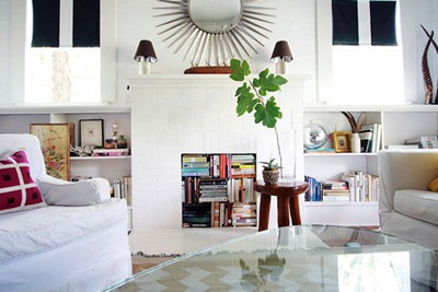 Böcker i öppna spisen. Apartment Therapy 1