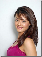 Surveen-Chawla-still_1