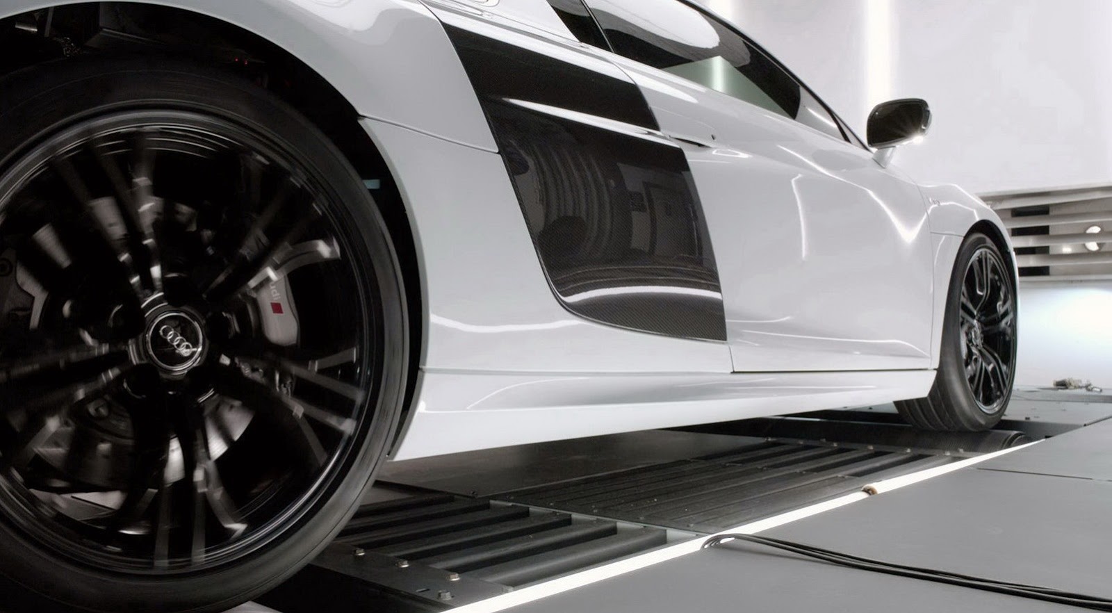 [Audi-R8-V10-1%255B2%255D.jpg]