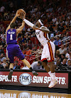 lebron james nba 121105 mia vs phx 16 King James wears 5 Colorways of Nike LeBron X in 6 Games