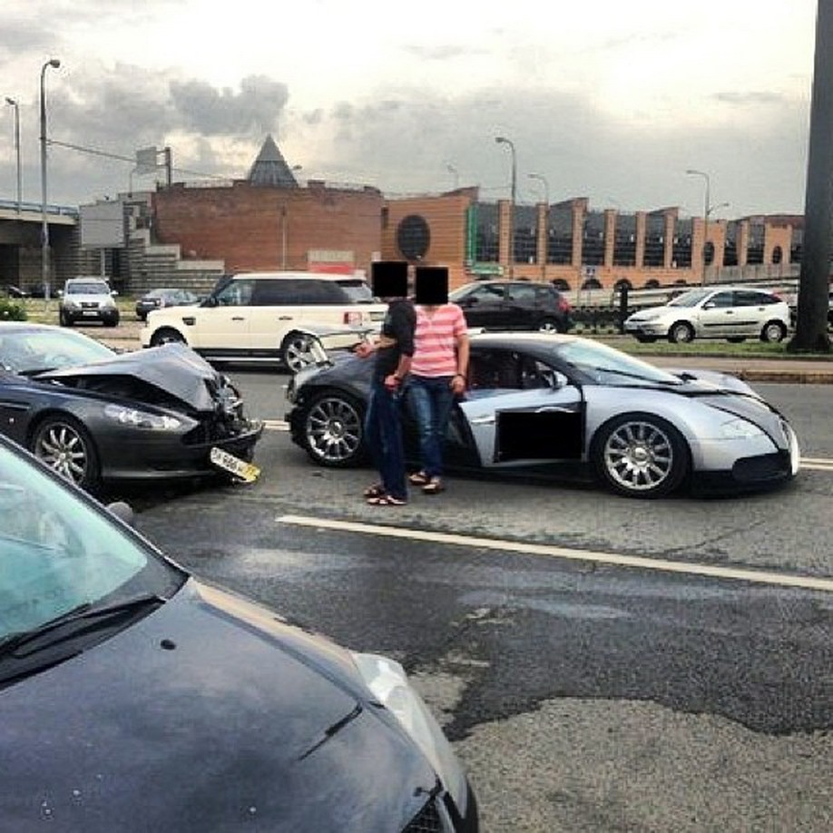 [Bugatti-Crashes-Aston-Martin%255B3%255D.jpg]