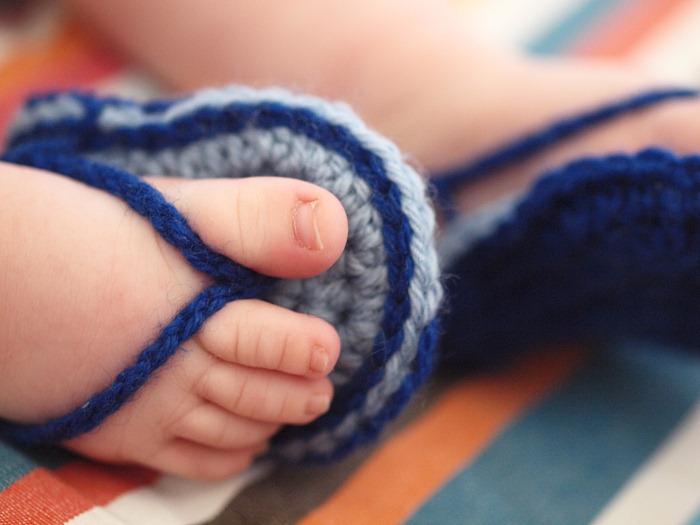 little feet in thongs (2)