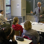 2006 Oud-VRT-baas Cas Goossens voor de klas.