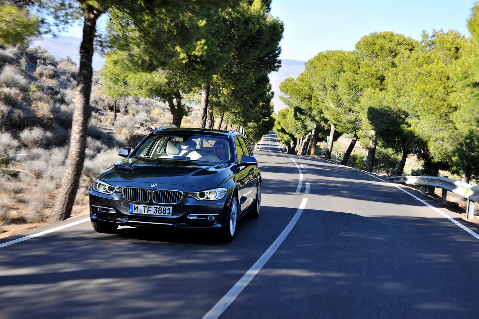 [2013-BMW-3-Series-Touring-22%255B2%255D.jpg]