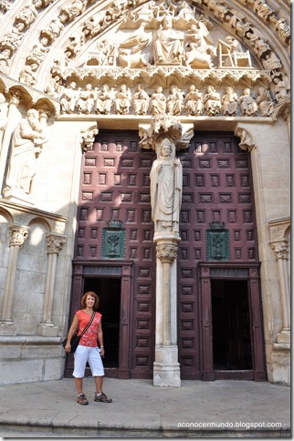 025-Burgos. Catedral. Puerta de entrada turistas - DSC_0236