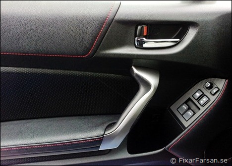 Materialval-läder-dörrsida-Subaru-BRZ-2013-MT