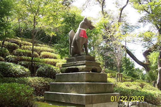 kitsune statue