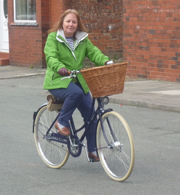 [Linda%2527s%2520bike%255B2%255D.jpg]