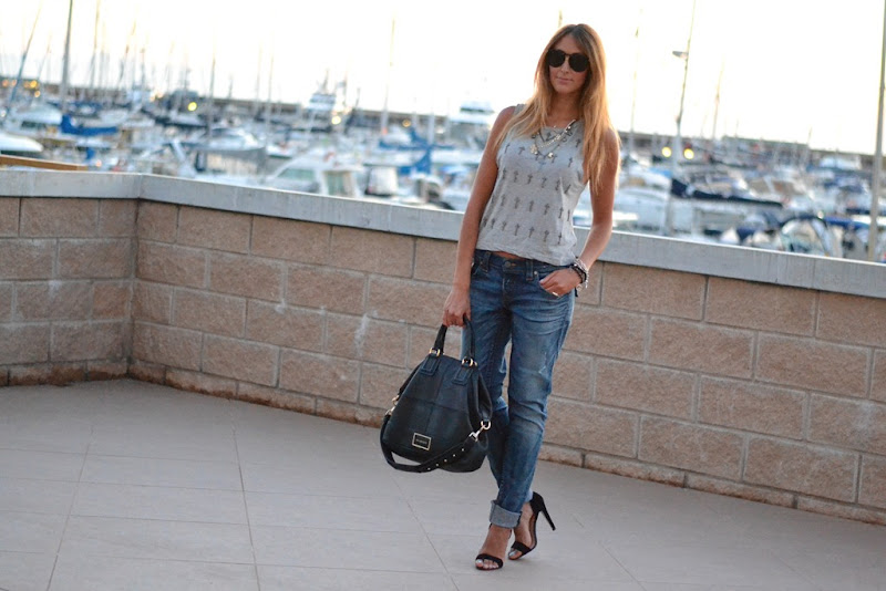 Primark, Shopping, Primark Shoes, Givenchy Bag, Givenchy Bugatti Bag, Cross Necklace, Sky Line, Chanel Nailpolish, Chanel Sky Line, True Religion Jeans, True Religion, Fashion Blogger, Italian Fashion Bloggers, Boyfriend Jeans, Primark Tshirt