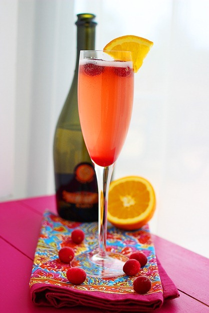 Cranberry Orange Prosecco Cocktail – A dry, slightly sweet sparkling cocktail with Prosecco, cranberry and orange! | thecomfortofcooking.com