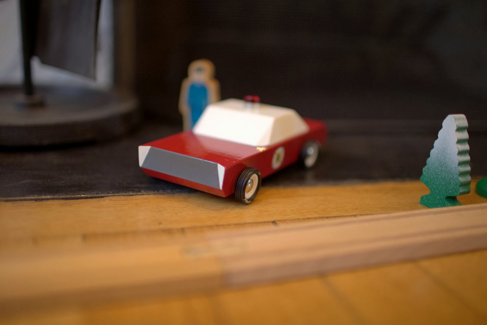 [MO-TO-Modern-Vintage-Toy-Cars-3%255B4%255D.jpg]