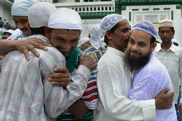 مظاهر عيد الفطر المبارك لعام 2013  فى العالم 